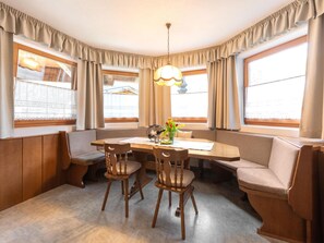 Dining - Beautiful Apartment in Langenfeld With Terrace (Laengenfeld)