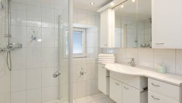Shower, towels