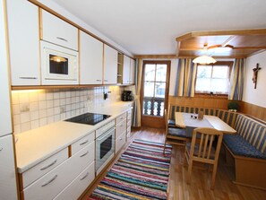 Lägenhet | Eget kök | Barnstol