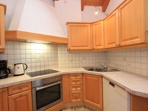 Apartment | Eigene Küche | Kühlschrank, Mikrowelle, Ofen, Geschirrspüler