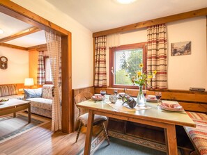 House | Dining