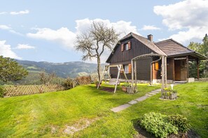Garden - Chalet in Kalchberg Near Klippitztorl Ski (Bad Sankt Leonhard im Lavanttal)
