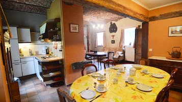 Cottage | Dining