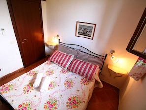 House | 1 bedroom, individually furnished, bed sheets - Romantic Hideaway in Lazio (Selci)