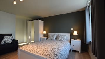 House | 1 bedroom, individually furnished, bed sheets