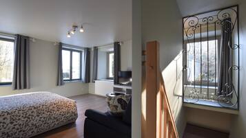 House | 1 bedroom, individually furnished, bed sheets