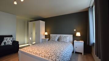 House | 1 bedroom, individually furnished, bed sheets