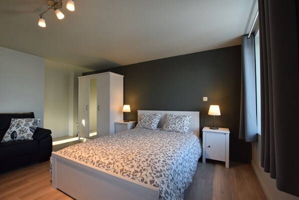 House | 1 bedroom, individually furnished, bed sheets