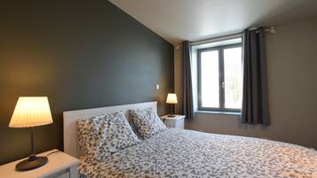 House | 1 bedroom, individually furnished, bed sheets