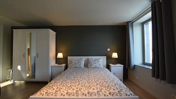 Casa | 1 habitación, muebles diferentes y ropa de cama
