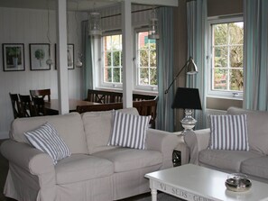 House | Living room | Fireplace, DVD player