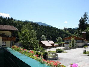 Exterior - Idyllic Holiday Home in Goldegg Weng Near ski bus (Goldegg)