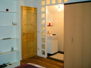 House | Bathroom | Shower - Quaint Holiday Home With Private Garden, Terrace, Barbecue (Saint-Marien)