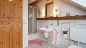 Appartement | Salle de bain | Baignoire, serviettes fournies