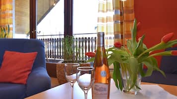 Apartment | Dining
