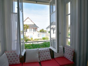 House | Living room - Characteristic Holiday Home With Enclosed Front Garden and Bbq, Beach 50 m Away (Hauteville-sur-Mer)