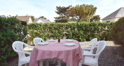 Characteristic Holiday Home With Enclosed Front Garden and Bbq, Beach 50 m Away