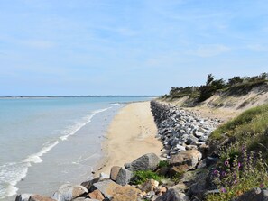 Exterior - Characteristic Holiday Home With Enclosed Front Garden and Bbq, Beach 50 m Away (Hauteville-sur-Mer)