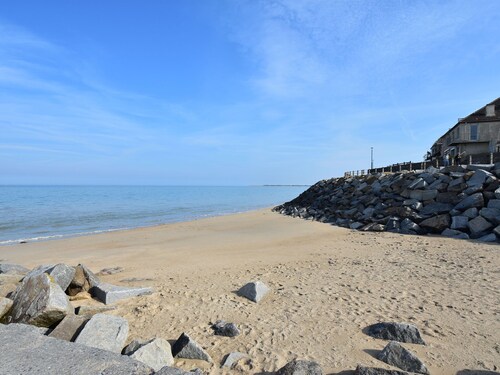 Characteristic Holiday Home With Enclosed Front Garden and Bbq, Beach 50 m Away