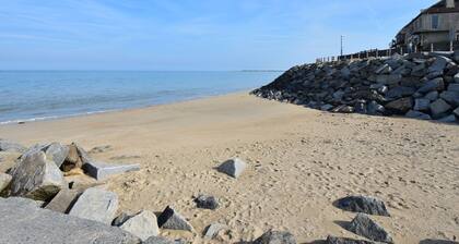 Characteristic Holiday Home With Enclosed Front Garden and Bbq, Beach 50 m Away