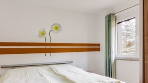 House | 1 bedroom, individually furnished - Attractive Holiday Home in Schonbrunn With Garden (Schleusegrund)