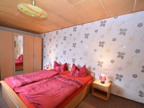 1 bedroom, individually furnished, iron/ironing board, bed sheets - Holiday Home in Cattenstedt Harz With Garden (Blankenburg)