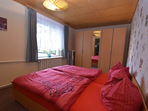 House | 1 bedroom, individually furnished, iron/ironing board, bed sheets - Holiday Home in Cattenstedt Harz With Garden (Blankenburg)