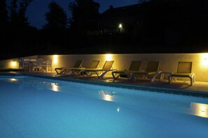 House | Pool | Indoor pool, outdoor pool - Holiday Home in Limoges With Saltwater Pool (Sussac)