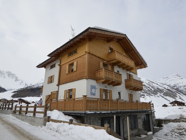 House | Exterior - Scenic Holiday Home in Livigno Near Ski Lift (Livigno)