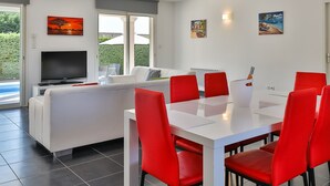 Dining - Lush Villa in Cairanne Provence With Private Pool (Cairanne)