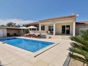 Exterior - Lush Villa in Cairanne Provence With Private Pool (Cairanne)