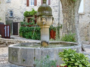 Exterior - Lush Villa in Cairanne Provence With Private Pool (Cairanne)