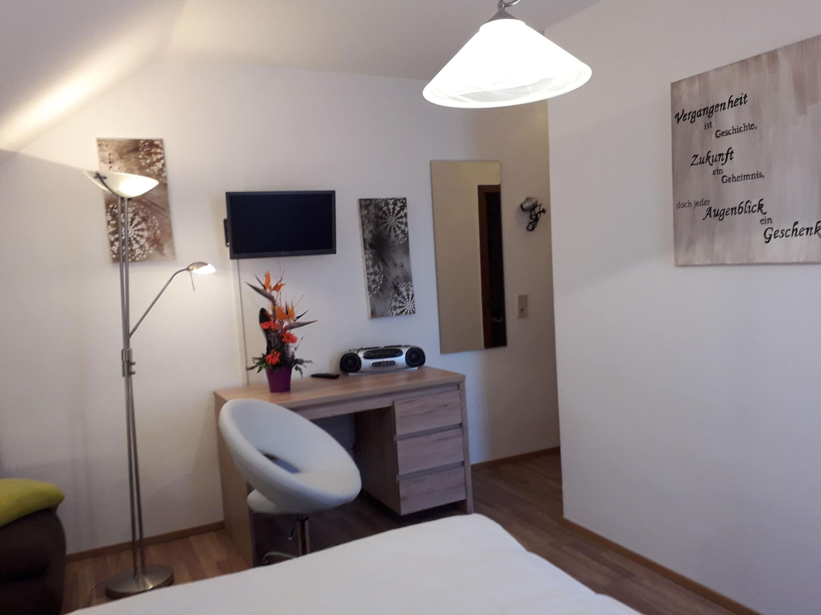 3 bedrooms, individually furnished, iron/ironing board, bed sheets