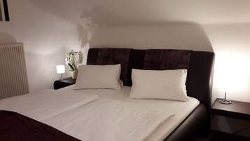 Căn hộ | 3 phòng ngủ, trang bị nội thất với thiết kế riêng biệt