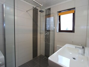 Apartment | Bathroom