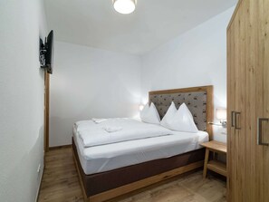 Chalet | 3 bedrooms, bed sheets