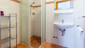 Apartment | Bathroom - Welcoming Apartment in Piesendorf With Balcony (Piesendorf)