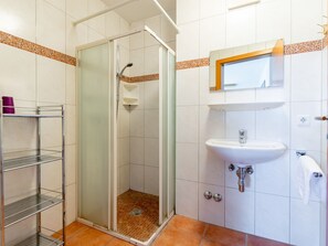 Apartment | Badezimmer | Dusche, Handtücher