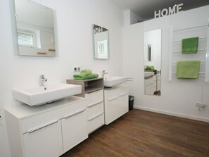 Apartment | Bathroom - Modern Apartment in Niedernsill With Terrace (Niedernsill)