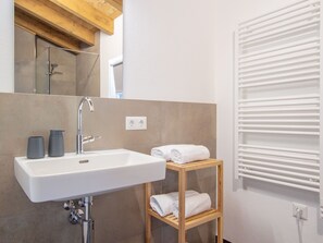 House | Bathroom - Spacious Chalet With Sauna in Krimml, Near the Ski-bus Stop (Krimml)