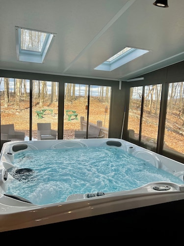 5 Lakes, 2 Pools, Log Cabin, Indoor Hot Tub, Game Room & Resort Amenities
