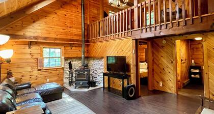 15min to Ski & Hiking, Log Cabin, Indoor Hot Tub, Game Room & Resort Amenities