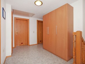 4 Schlafzimmer, individuell eingerichtet, Bettwäsche