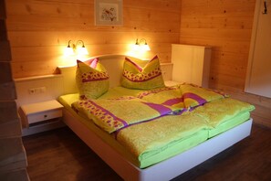House | 4 bedrooms, individually furnished, bed sheets - Chalet in Leogang Near Ski Slopes (Leogang)
