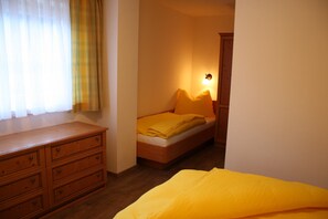 House | 4 bedrooms, individually furnished, bed sheets