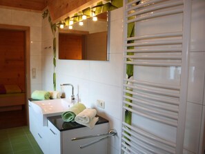House | Bathroom | Shower - Chalet in Leogang Near Ski Slopes (Leogang)