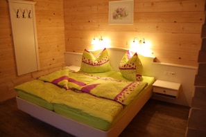 House | 4 bedrooms, individually furnished, bed sheets