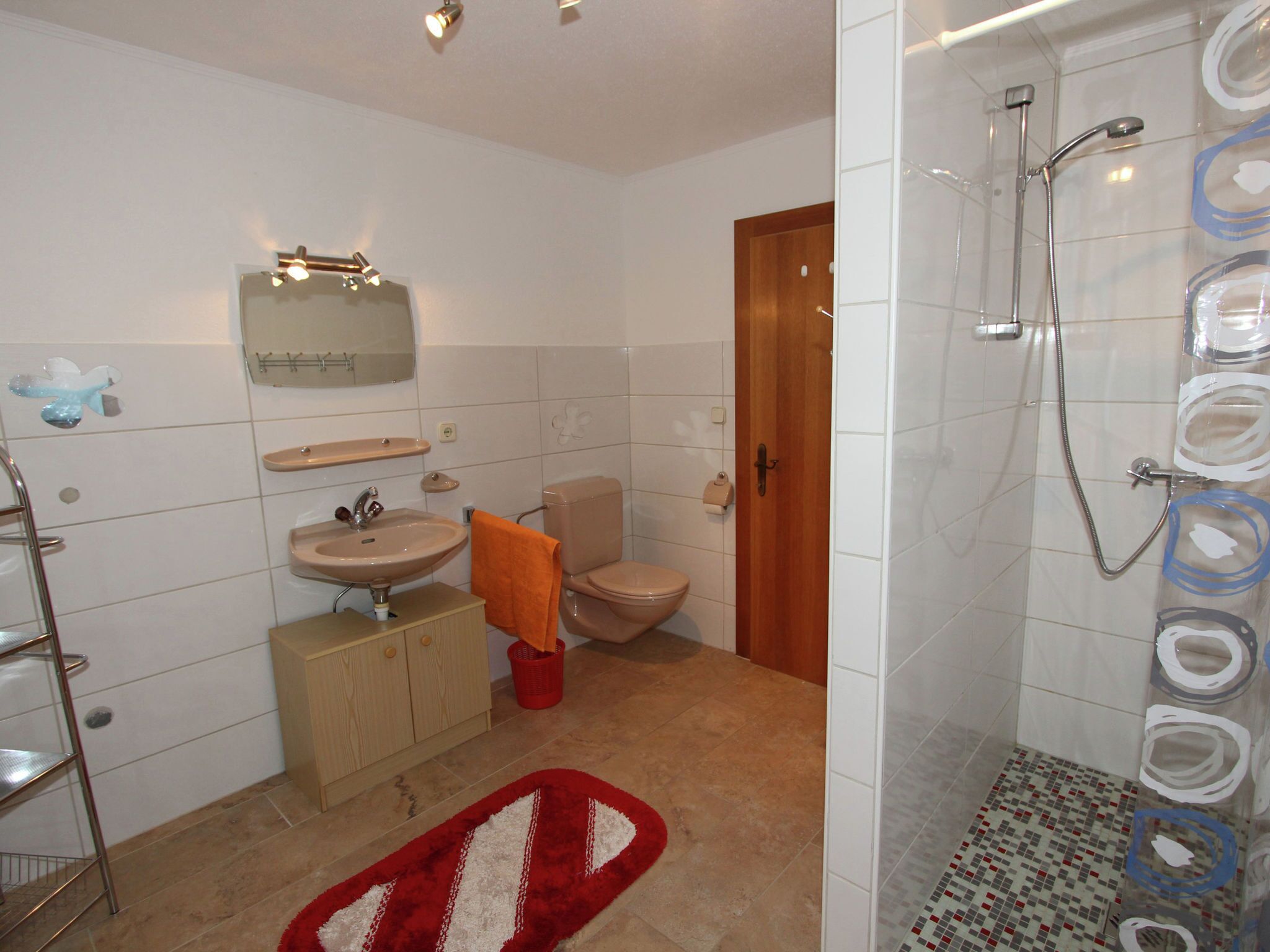 Apartment | Bathroom | Shower, towels