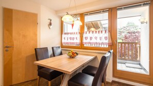 Dining - Spacious Apartment in Ellmau With Parking (Ellmau)