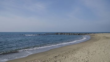 On the beach, 5 beach bars